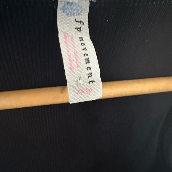 Free People Movement Scoop Neck Ribbed Crop Cap Sleeved Black XS - Picture 3 of 3